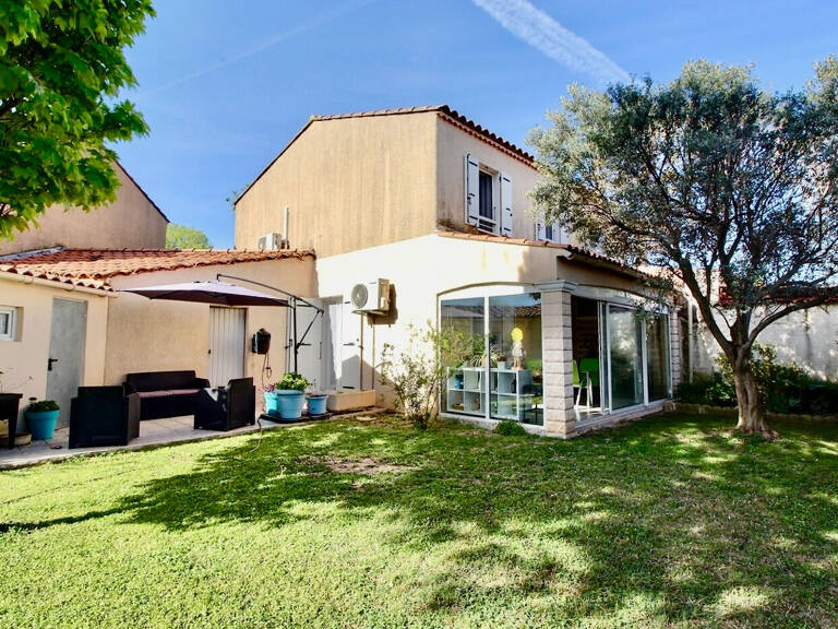 Marignane- Maison de type 4 d'une surface de  87m² avec terrasse, jardin et garage. — photo 1