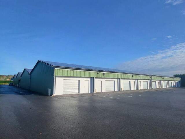 Vente Local d'activités 80 m&sup2; — photo du bien