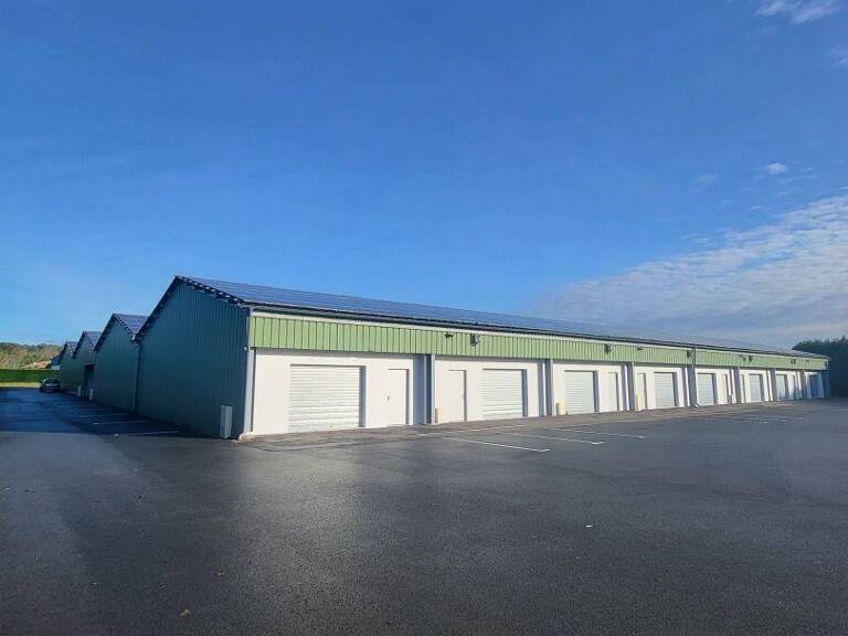 Vente Local d'activités 80 m&sup2; — photo 1