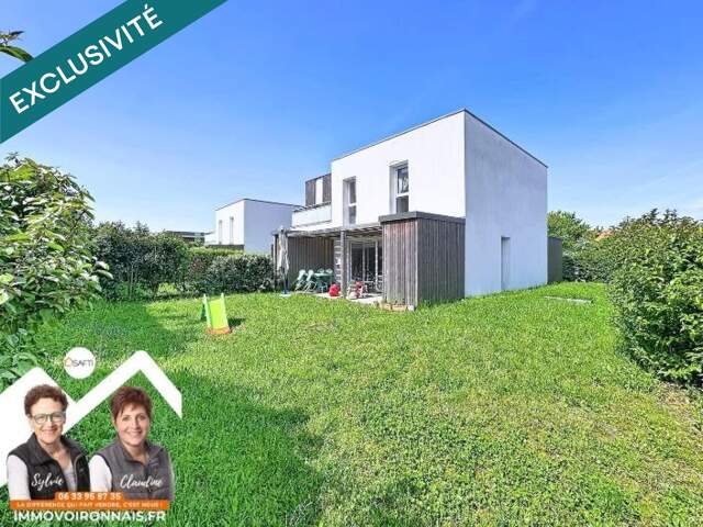 Maison de 2016, état neuf avec jardin et double garage — photo du bien