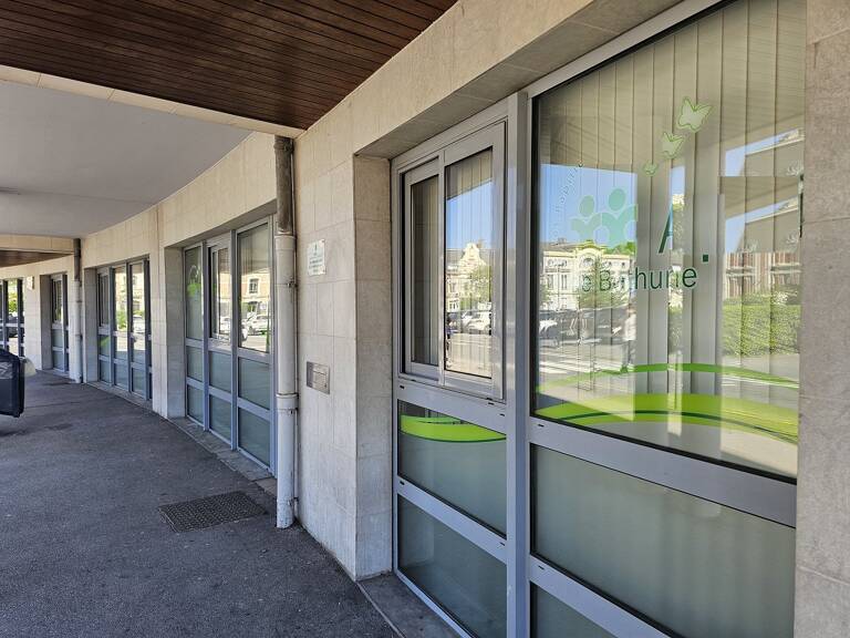 Local commercial — photo 1