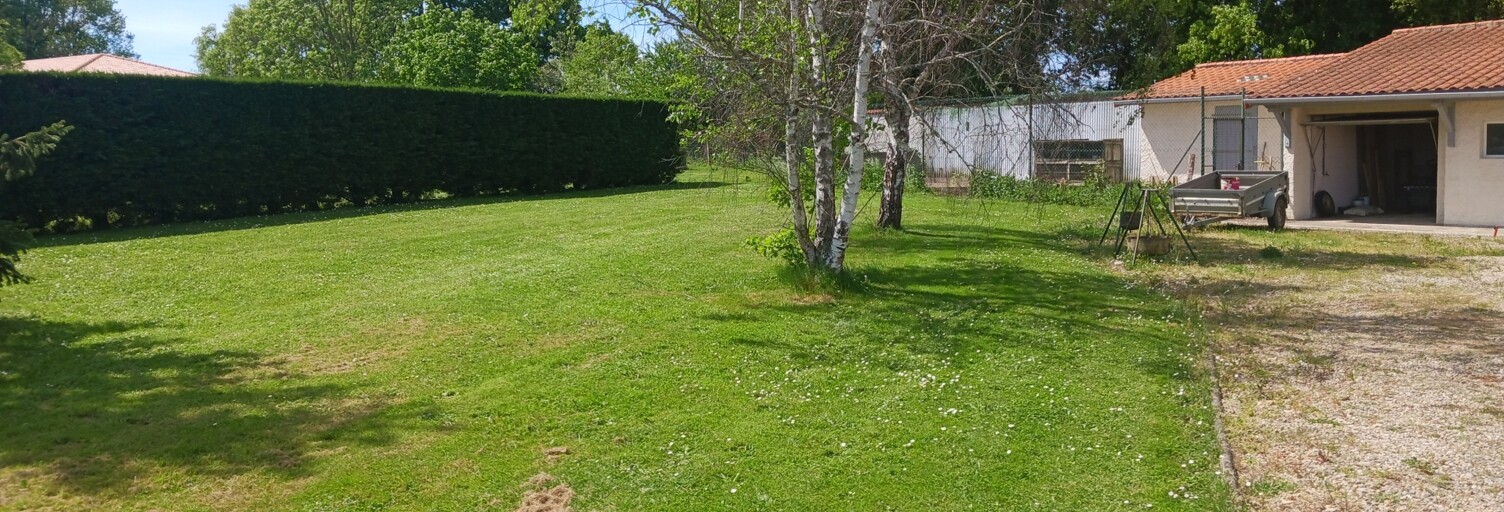 Terrain  604 m² à vendre à Gençay (86160)