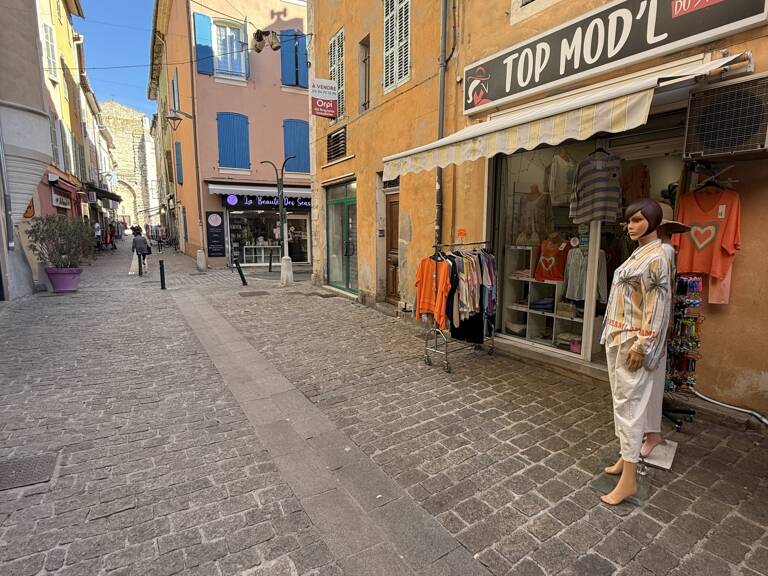 Vente Habillement, Textile 55 m&sup2; — photo 1