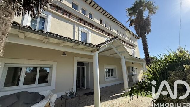 Nerac - 1200m² - 4p. - 3ch.