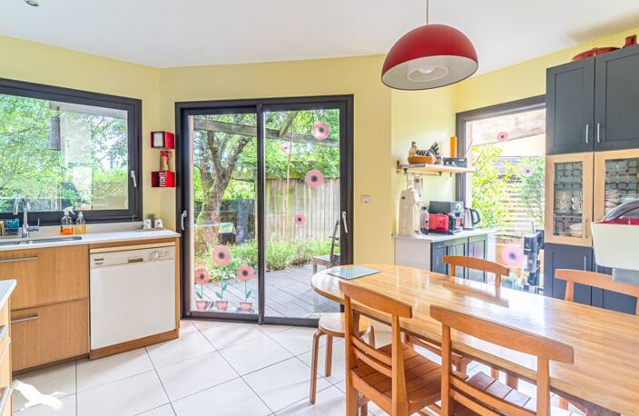 Vente maison 5 pièces 143 m² Pessac (33600) — photo 2