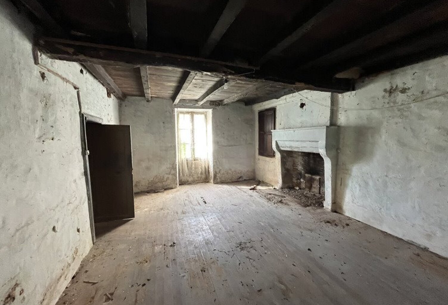 Maison en pierre de 4 pièces principales — photo 1