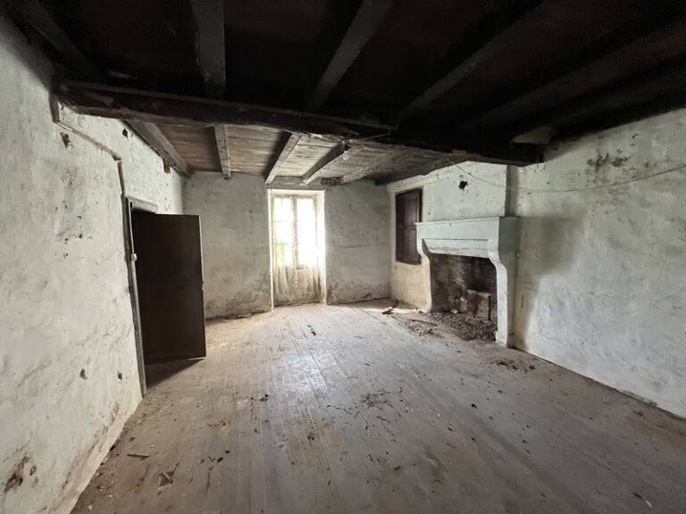 Maison en pierre de 4 pièces principales — photo 1