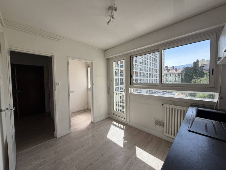 T3  GRENOBLE STE CLAIRE — photo 1