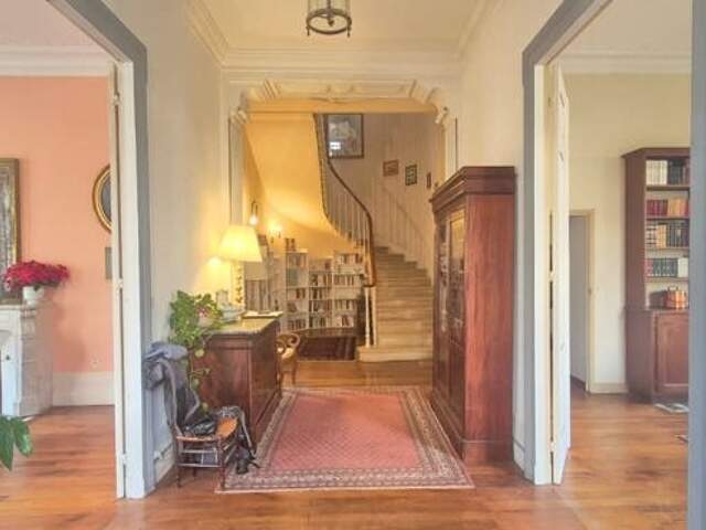 Maison de ville de 12 pièces principales — photo du bien