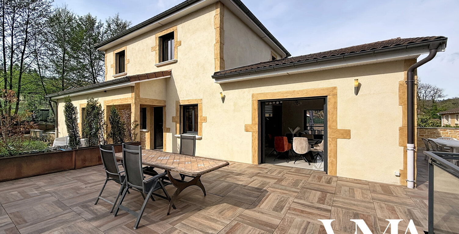 Villa familiale   Secteur Pierres Dorées   256 m2   Terrain — photo 1