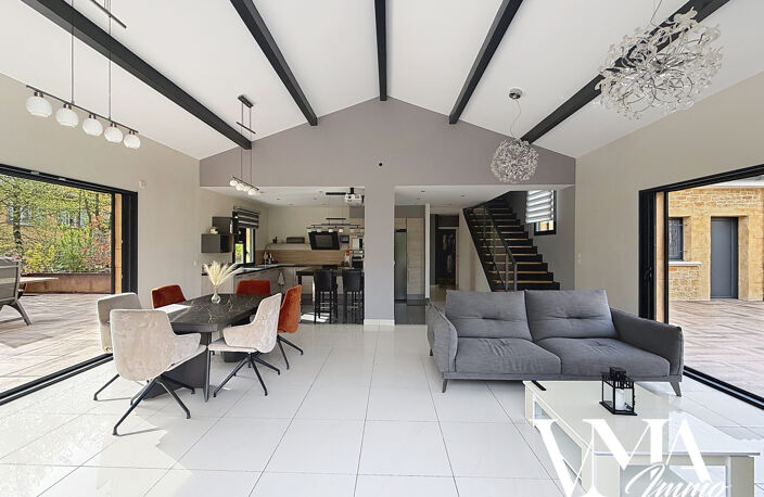 Villa familiale   Secteur Pierres Dorées   256 m2   Terrain — photo 4
