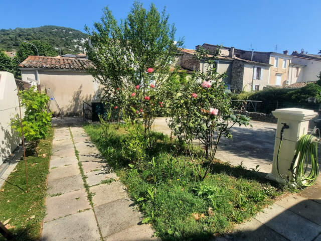 A VENDRE - MAISON DE VILLAGE 3 CHAMBRES AVEC JARDIN ET GARAGE - SECTEUR SAINT HIPPOLYTE DU FORT — photo du bien