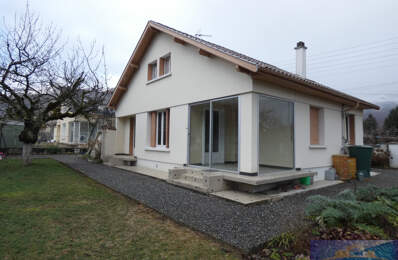 MAISON AVEC 2 APPARTEMENTS LOUES, GARAGE ET JARDIN — photo du bien