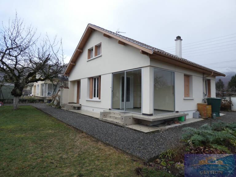 MAISON AVEC 2 APPARTEMENTS LOUES, GARAGE ET JARDIN — photo 1