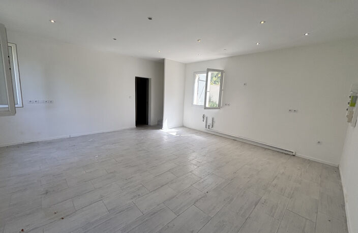 Maison de 110 m2 + Terrain sur 1950 m2- ENSUES LA REDONNE — photo 3