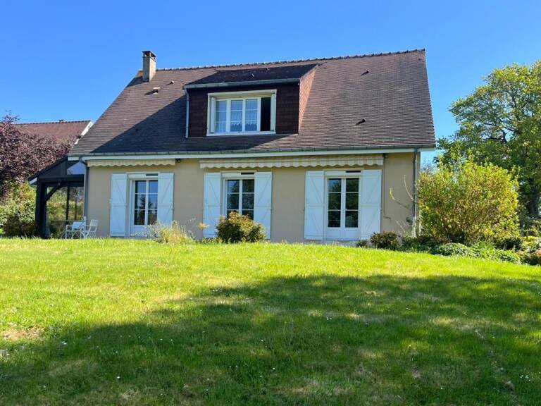 Gazonfier Propriété de 5 chambres avec sous-sol complet et ja... — photo 1