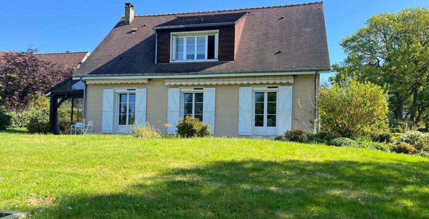Gazonfier Propriété de 5 chambres avec sous-sol complet et ja... — photo 1