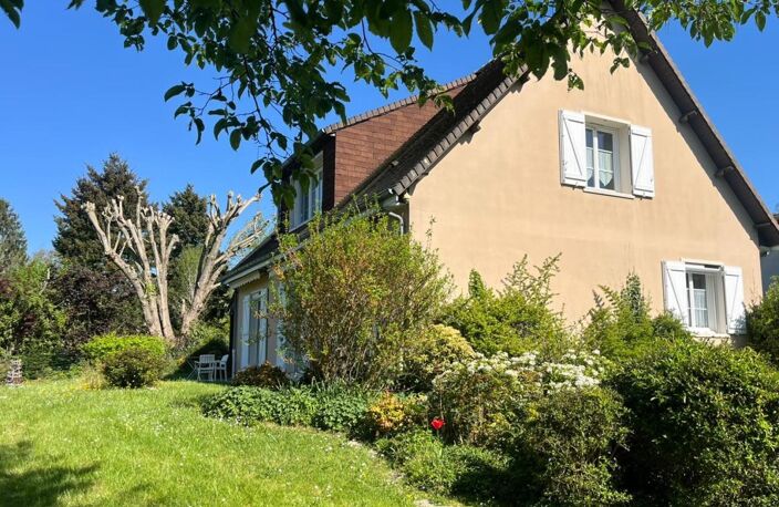 Gazonfier Propriété de 5 chambres avec sous-sol complet et ja... — photo 2