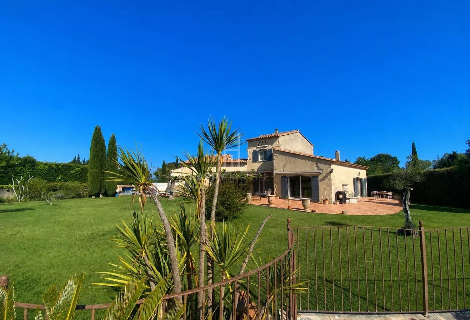 Bastide contemporaine Alpilles Sud — photo 1
