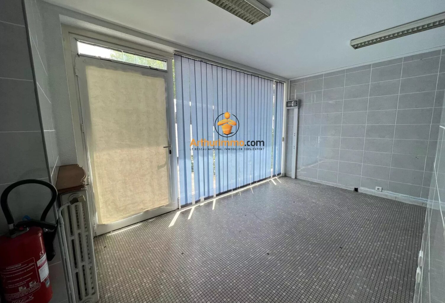 A vendre locaux commerciaux proche du centre — photo 1
