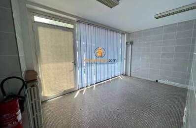 A vendre locaux commerciaux proche du centre — photo du bien