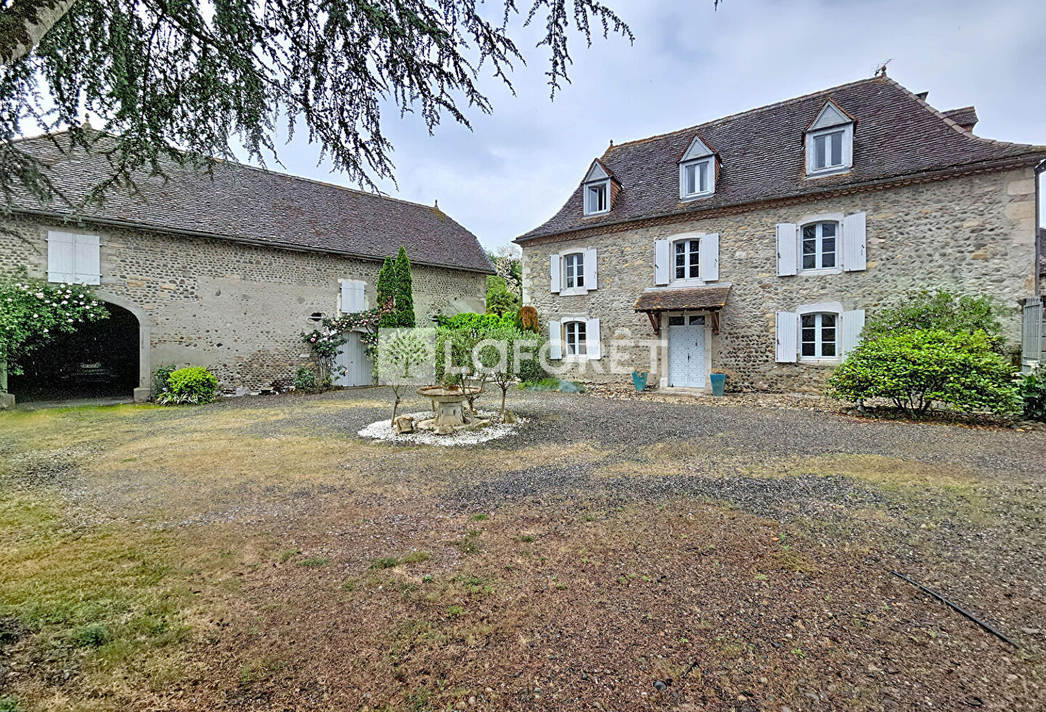 Demeure béarnaise avec grange et piscine proche Orthez 9 pièces 285m² — photo 1