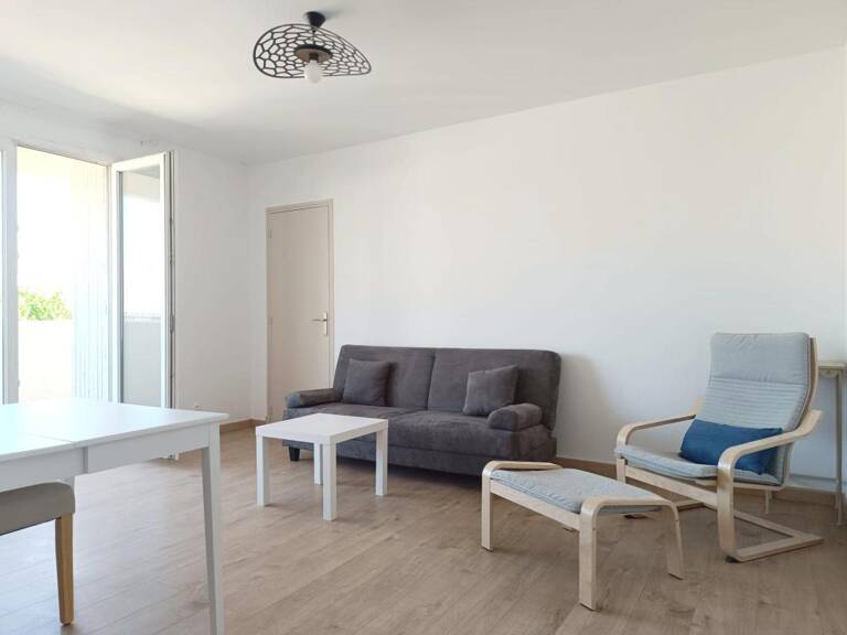 T2 rénové avec balcon et vue dégagée — photo 1