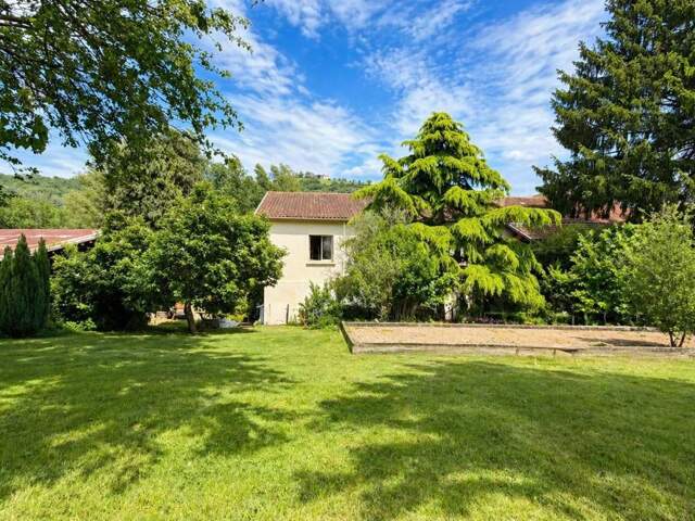 Grande maison familiale avec dépendances et terrain   — photo du bien