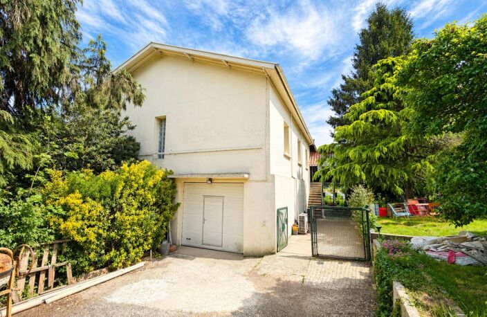 Grande maison familiale avec dépendances et terrain   — photo 2