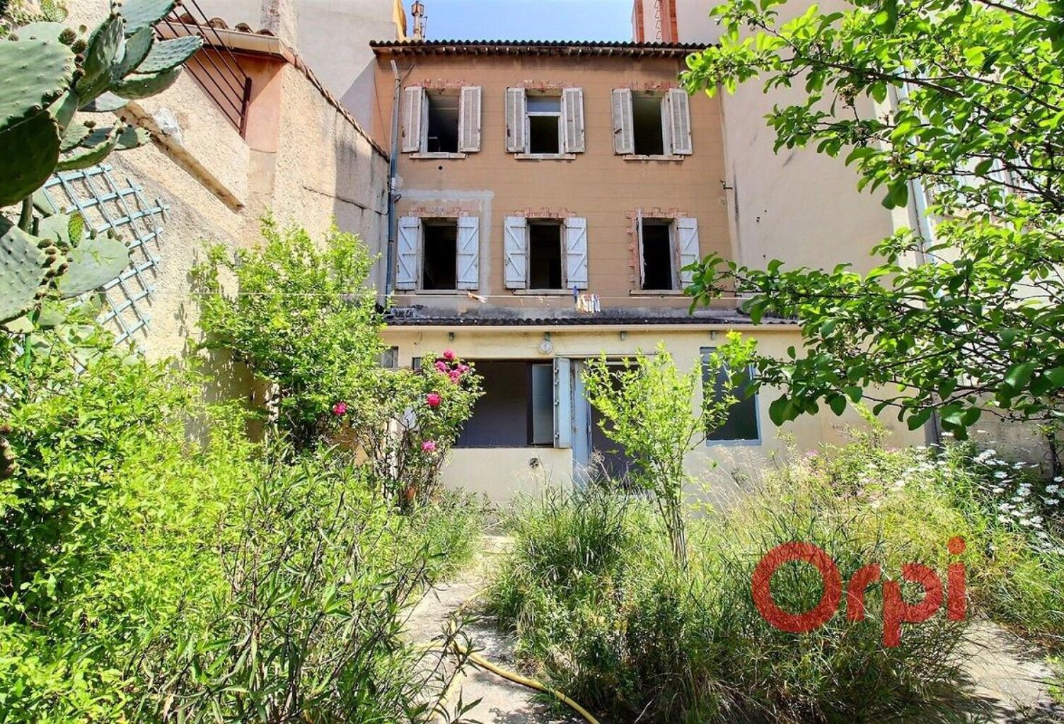 Rare à Endoume (13007) - Immeuble (10 pièces- 165m2) en mono-propriété avec jardin et aperçu mer — photo 1