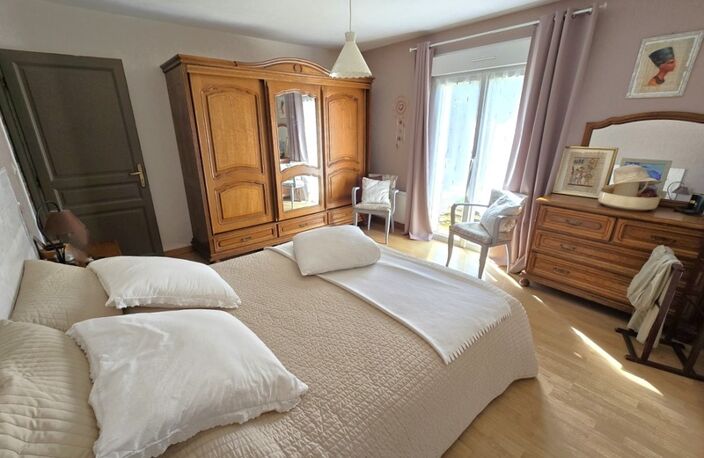 LA CAPELLE (02) -   Vente maison individuelle semi-plain-pied 182 m² avec 6 chambres, garage   et terrain ☘️ — photo 4