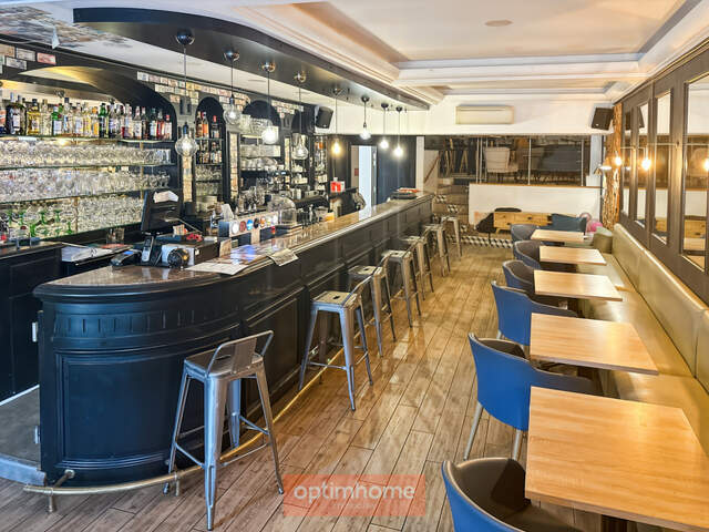 RESTAURANT PIZZERIA BAR 390 M2, terrasse 50 places assises sur rue piétonne — photo du bien