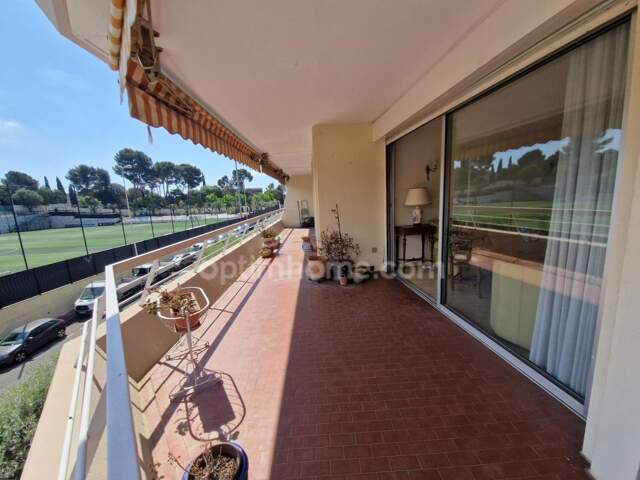 Appartement 3 pièces avec grande terrasse — photo du bien