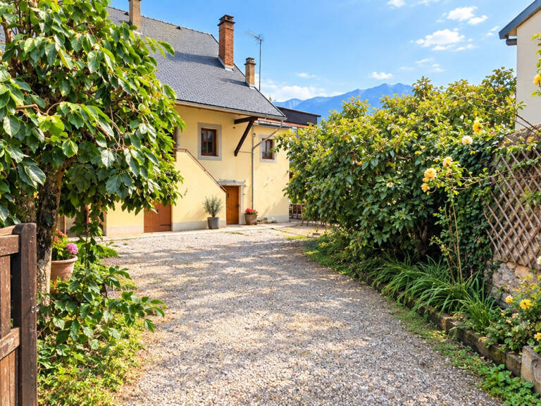 Dpt Savoie (73), à vendre maison de 190 M² Maison de village de caractère - Carport - Beau terrain plat — photo 1