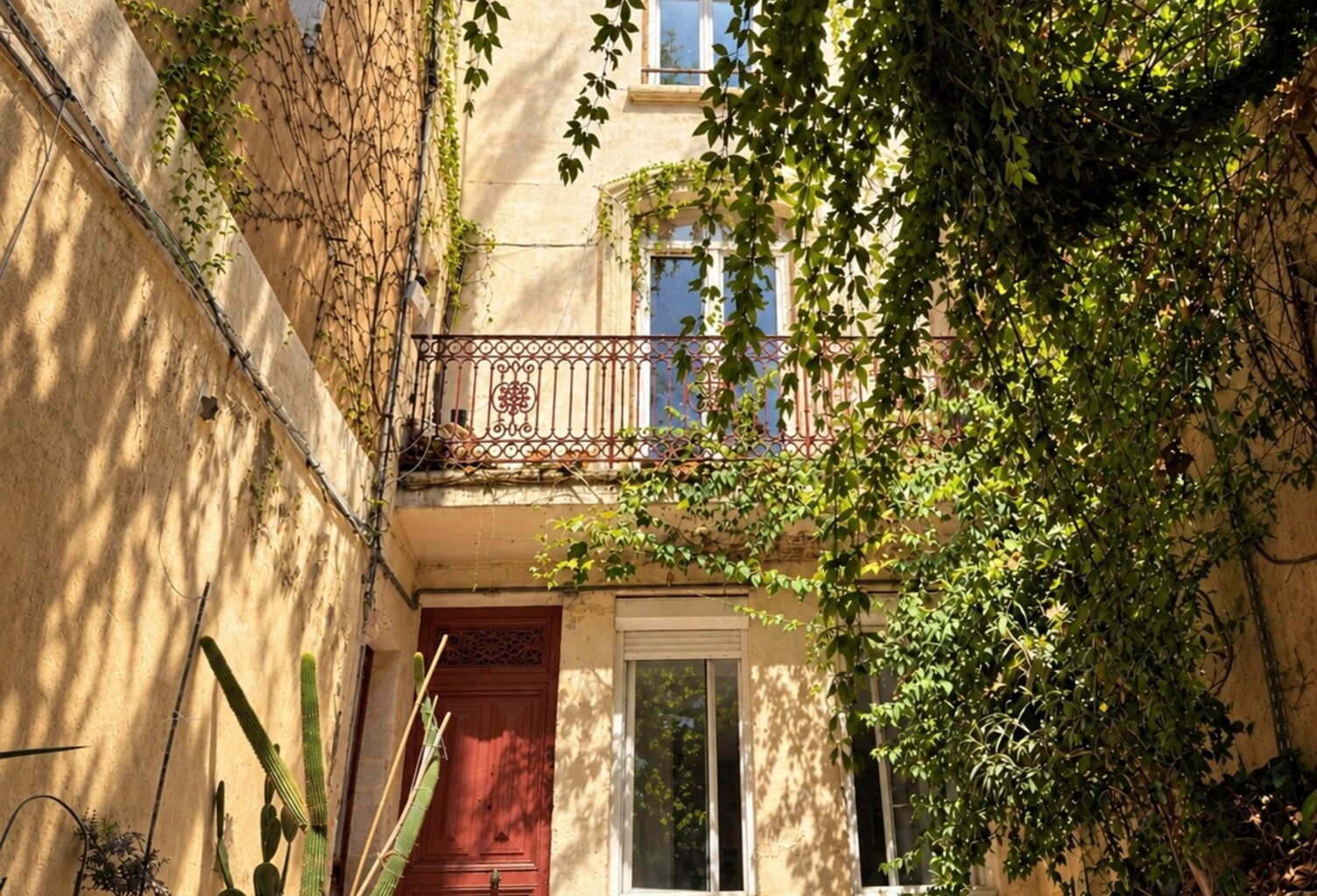 NARBONNE CENTRE HISTORIQUE — MAISON DE VILLE 224 M², COUR INTÉRIEURE, PATIO, BALCON ET TERRASSE — photo 1