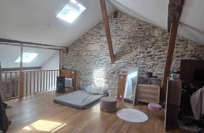 Appartement T2, rénové entièrement, 85m², mezzanine, centre de LARUNS (64) — photo 3