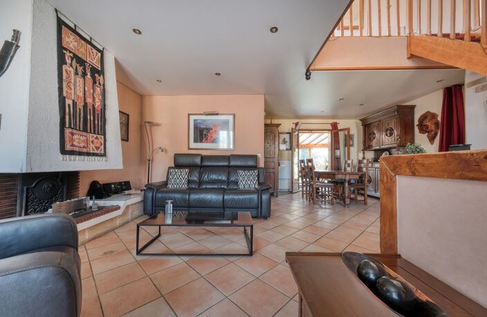 Elégante maison Familiale de 8 pièces 180m² avec Vie de Plain-Pied 6 Chambres - DPE C- Véranda et terrain arboré de 756m² — photo 5