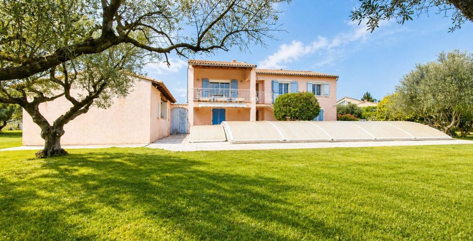 Maison À Vendre Aramon, 160 m², 4 chambres, Jardin, Piscine, Dépendances — photo 1