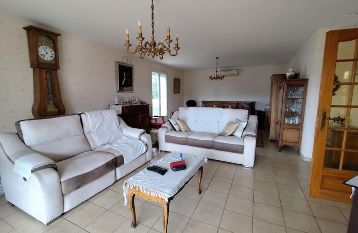 Maison À Vendre Aramon, 160 m², 4 chambres, Jardin, Piscine, Dépendances — photo 4