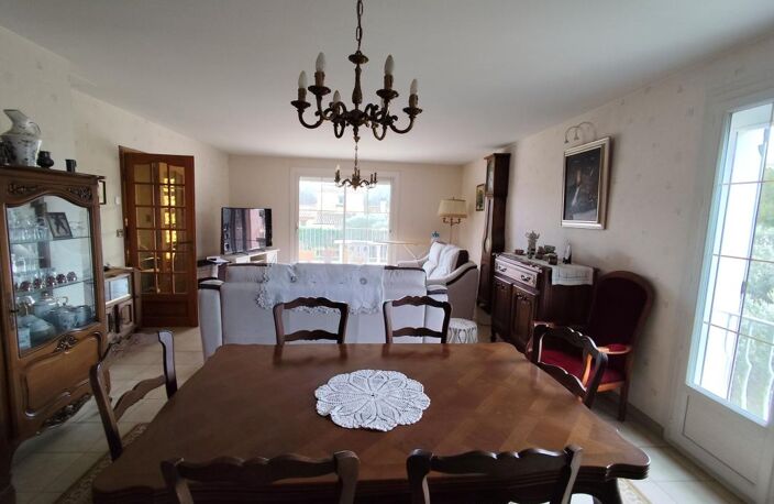 Maison À Vendre Aramon, 160 m², 4 chambres, Jardin, Piscine, Dépendances — photo 5