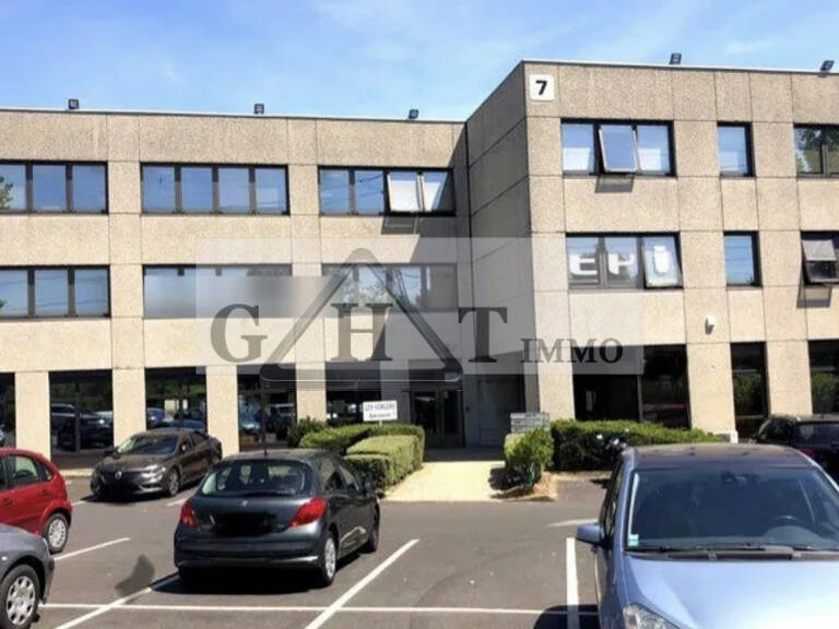 Bureaux à vendre à Osny – 50 m² rénovés — photo 1