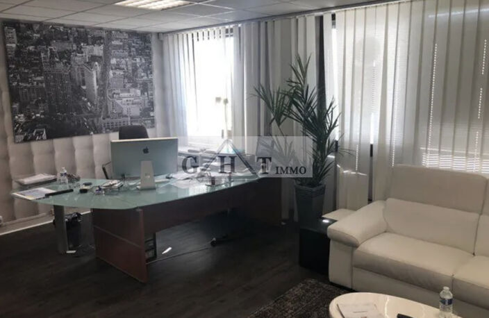 Bureaux à vendre à Osny – 50 m² rénovés — photo 2