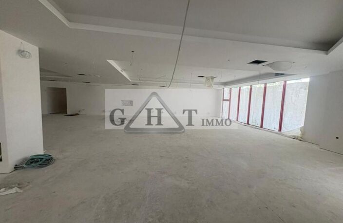 BÂTIMENT COMMERCIAL AVEC RESTAURANT + SALLE – SAVIGNY-LE-TEMPLE — photo 2