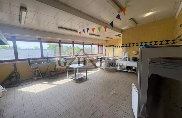 BÂTIMENT COMMERCIAL AVEC RESTAURANT + SALLE – SAVIGNY-LE-TEMPLE — photo 3
