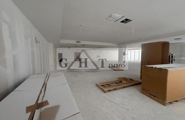BÂTIMENT COMMERCIAL AVEC RESTAURANT + SALLE – SAVIGNY-LE-TEMPLE — photo 5