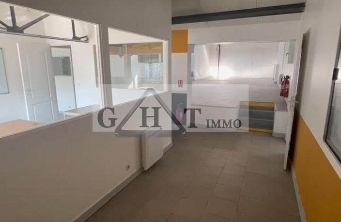 BUREAUX A LOUER DE 260 m² — photo 2