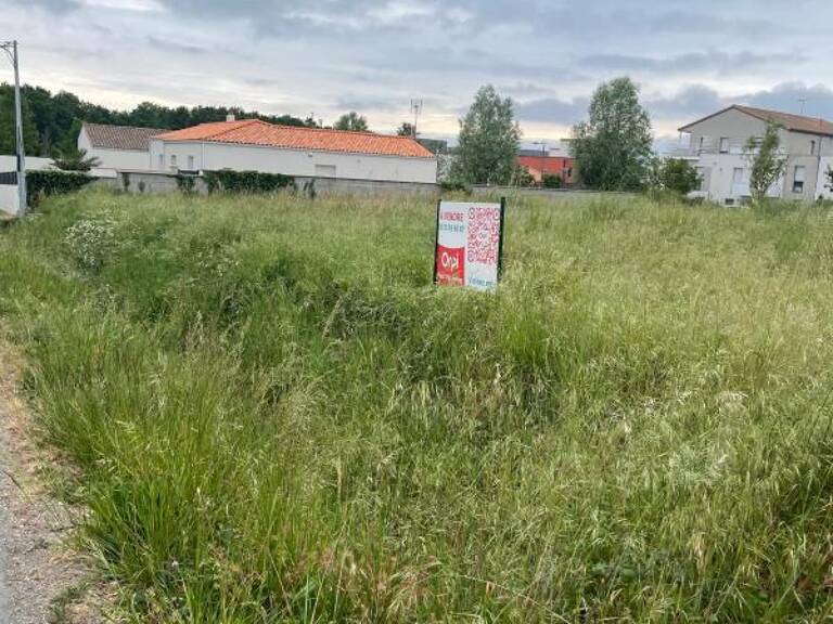 RARE À OLONNE-SUR-MER – TERRAIN DE 1207 M² EN PLEIN BOURG — photo 1