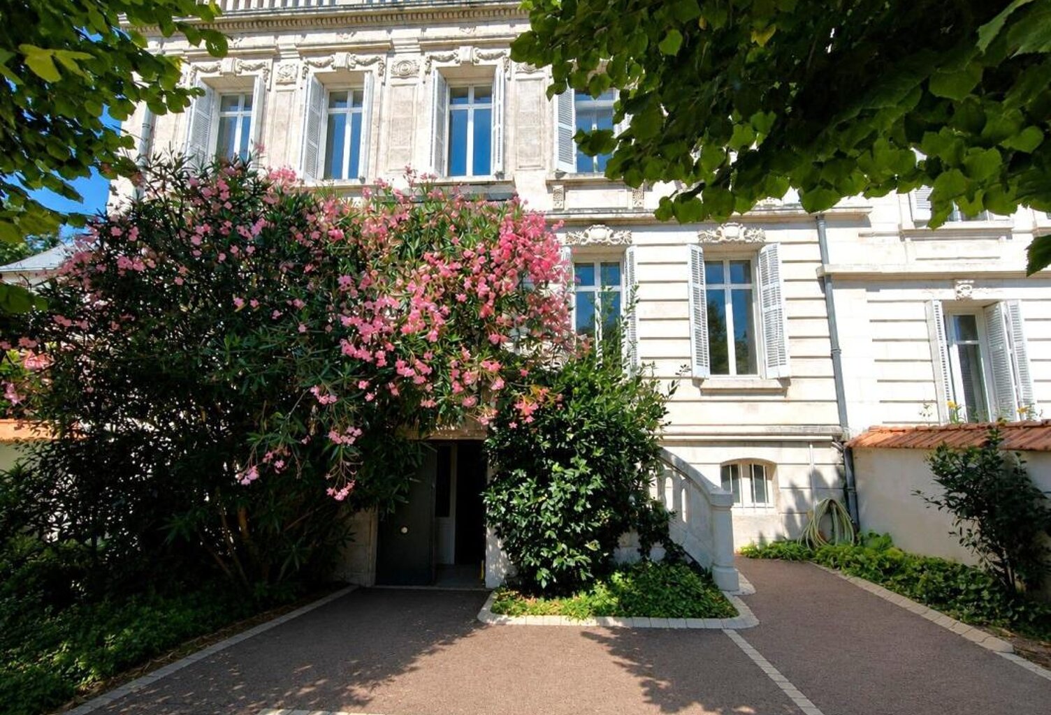 Villa bourgeoise centre ville La Rochelle — photo 1