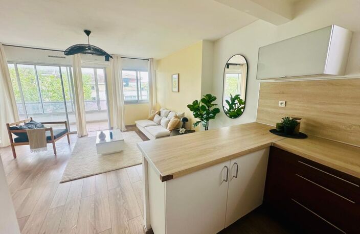 Appartement À Vendre T4 Six Fours Les Plages Cœur de ville + Cave, Loggias et ascenseur — photo 3
