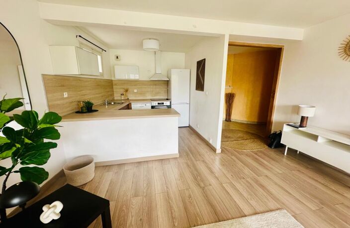 Appartement À Vendre T4 Six Fours Les Plages Cœur de ville + Cave, Loggias et ascenseur — photo 5